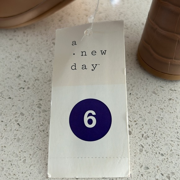 Ladies 3” heeled braided Sandal - Picture 6 of 10